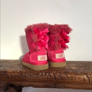 Girls pink Ugg’s size Toddler 7